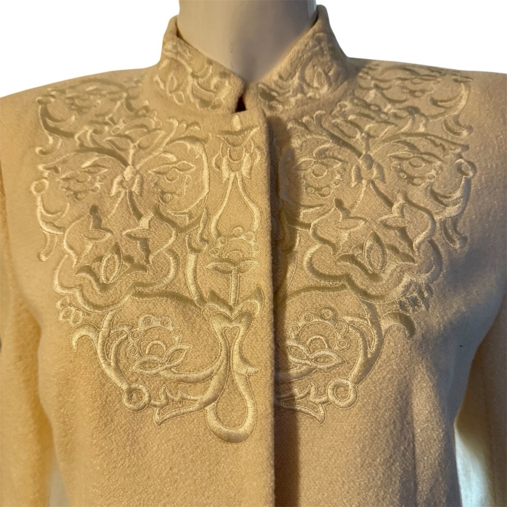 Escada Cream Floral Embroidered Blazer - Picture 2 of 6